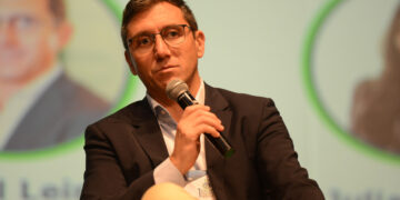 “Os químicos têm papel decisivo no sucesso das biossoluções no agronegócio”, frisa Rafael Leiria, diretora da Rovensa Next Brasil, durante o 1º Fórum dos Químicos no Agronegócio