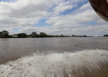 Governo de RO avança em operação de resgate do Barco Hospital Walter Bartolo no Rio Mamoré