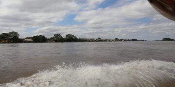 Governo de RO avança em operação de resgate do Barco Hospital Walter Bartolo no Rio Mamoré