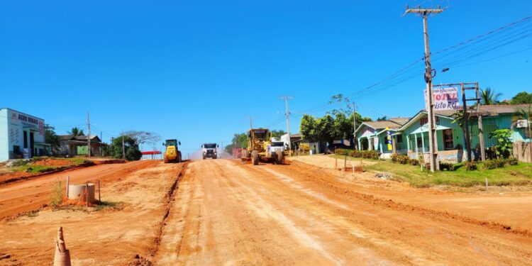 Obras no perímetro urbano da RO-420, no distrito de Jacinópolis, são intensificadas para receber asfalto novo