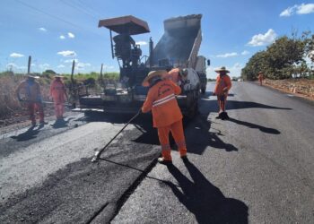 Trechos da RO-492 recebem nova capa asfáltica entre Parecis e a RO-491