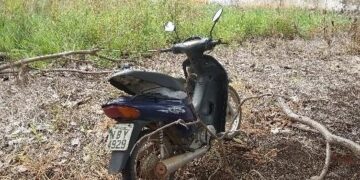 Polícia Militar recupera motoneta furtada em terreno baldio