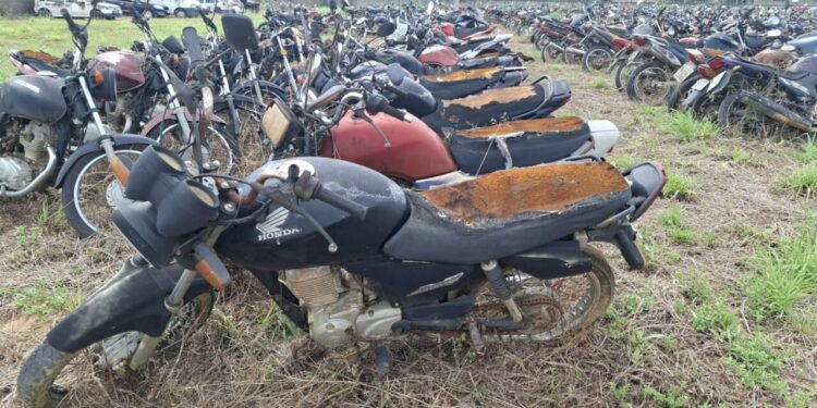 Leilão eletrônico oferta quase 10 mil veículos como sucata em Rondônia