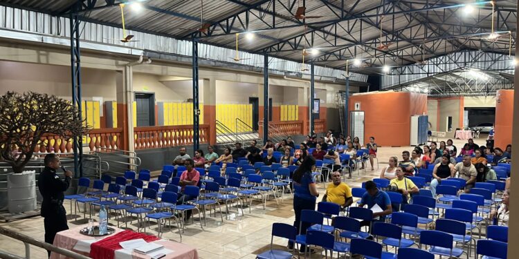 Polícia Militar de Rondônia participa de ação educativa com pais de alunos em Guajará-Mirim