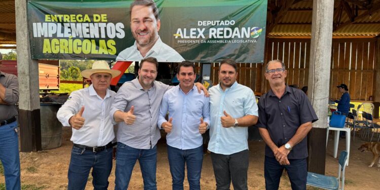 Deputado Alex Redano entrega implementos agrícolas para a Associação Canachoeira em Ariquemes