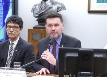 Universidades e estudantes cobram orçamento para atingir metas do novo Plano Nacional de Educação