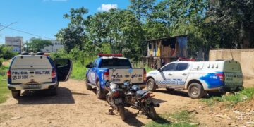 Polícia Militar apreende motocicleta roubada e eletrônicos suspeitos em área de mata na capital