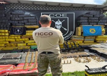 FICCO/AM apreende mais de 6 toneladas de entorpecentes transportados em lancha usada por facção criminosa na Amazônia
