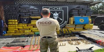 FICCO/AM apreende mais de 6 toneladas de entorpecentes transportados em lancha usada por facção criminosa na Amazônia