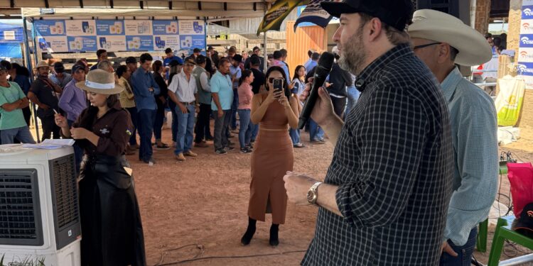 Presidente da Assembleia prestigia Dia de Campo da Bovinocultura Leiteira em Ariquemes