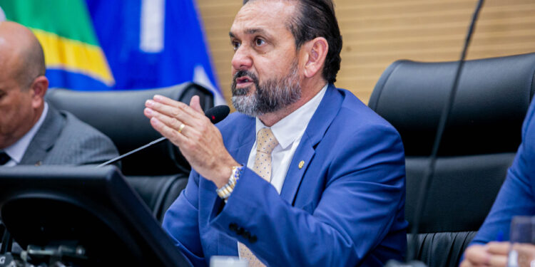 Laerte Gomes solicita construção de ponte de alvenaria no Rio Paraíso