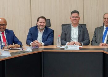 Deputado Alex Redano destaca importância da união entre os Poderes em reunião no Palácio Rio Madeira