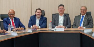 Deputado Alex Redano destaca importância da união entre os Poderes em reunião no Palácio Rio Madeira