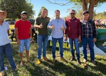 Presidente da Assembleia Legislativa prestigia entrega de implemento agrícola e reforça apoio ao setor produtivo em Urupá