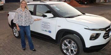 Cláudia de Jesus entrega veículos para fortalecer a estrutura da Unicafes