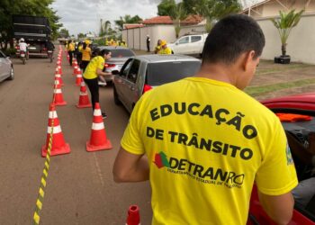 Ações educativas direcionadas a condutores de carros e motos são intensificadas em julho