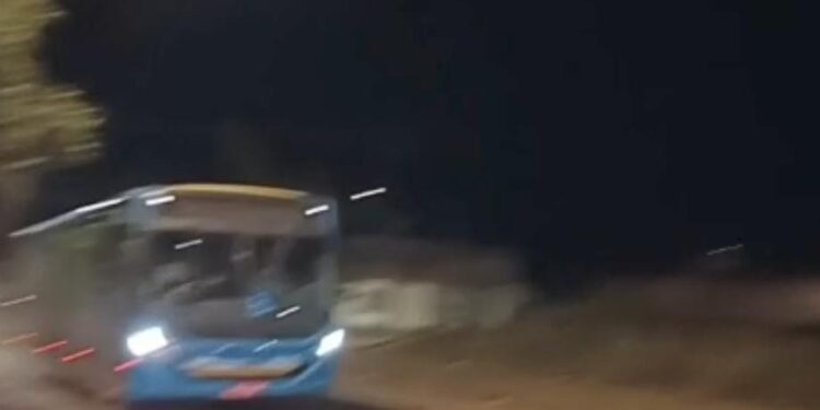 Toque de recolher: Zona leste ônibus param de roda mais cedo – VEJA O VÍDEO
