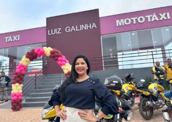 Deputada Cristiane Lopes entrega ponto de táxi e mototáxi em Nova Mamoré
