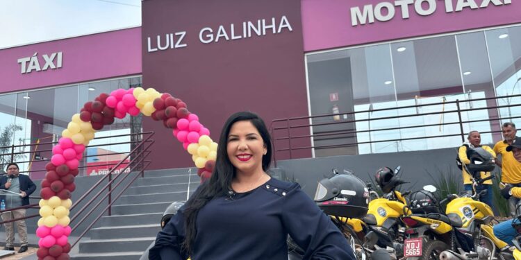 Deputada Cristiane Lopes entrega ponto de táxi e mototáxi em Nova Mamoré