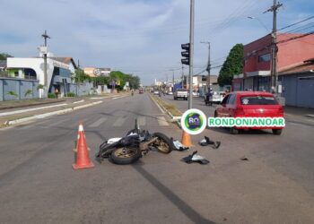 Colisão entre carro e moto deixa motociclista ferido na zona leste de Porto Velho