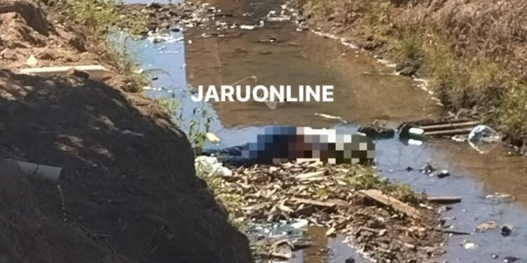 Corpo de homem é encontrado em córrego em Governador Jorge Teixeira