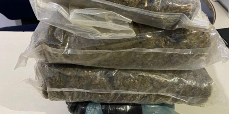 Polícia Militar apreende quase 4 kg de entorpecentes e prende suspeito no Setor 04
