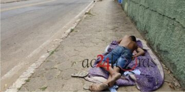 Homem em situação de rua escapa de incêndio e desmaia sob sol forte