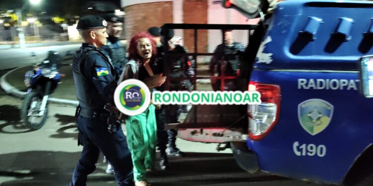 Mulher é detida após furto e dano a veículo no Centro – VEJA O VÍDEO