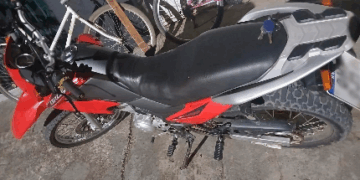 POLÍCIA MILITAR RECUPERA MOTOCICLETA ROUBADA MINUTOS APÓS O CRIME