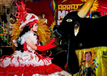 Boi-Bumbá Diamante Negro leva homenagem às “Mulheres Guerreiras” ao Arraial Flor do Maracujá 2025