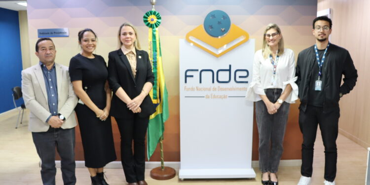 Deputada Cláudia de Jesus articula retomada de obras educacionais em Rondônia com o FNDE