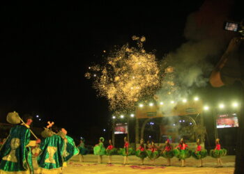 Rosas de Ouro entre lendas e ensaios; o folclore ganha vida no Parque dos Tanques, em Porto Velho