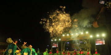 Rosas de Ouro entre lendas e ensaios; o folclore ganha vida no Parque dos Tanques, em Porto Velho