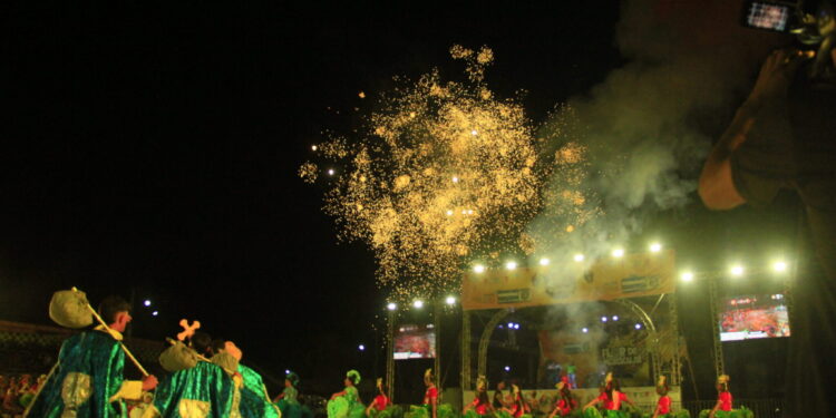 Rosas de Ouro entre lendas e ensaios; o folclore ganha vida no Parque dos Tanques, em Porto Velho