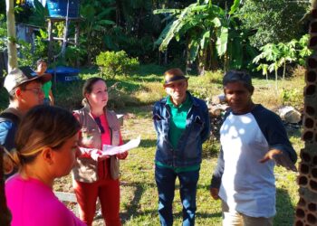 Município e Estado realizam visita técnica para apoiar agroindústria de mel em Calama, no baixo Madeira