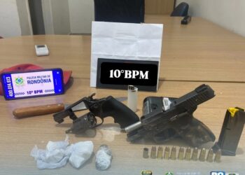 POLÍCIA MILITAR PRENDE TRÊS INDIVÍDUOS, APREENDE DUAS ARMAS E DROGAS