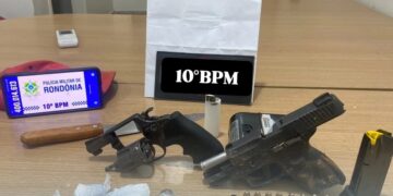 POLÍCIA MILITAR PRENDE TRÊS INDIVÍDUOS, APREENDE DUAS ARMAS E DROGAS