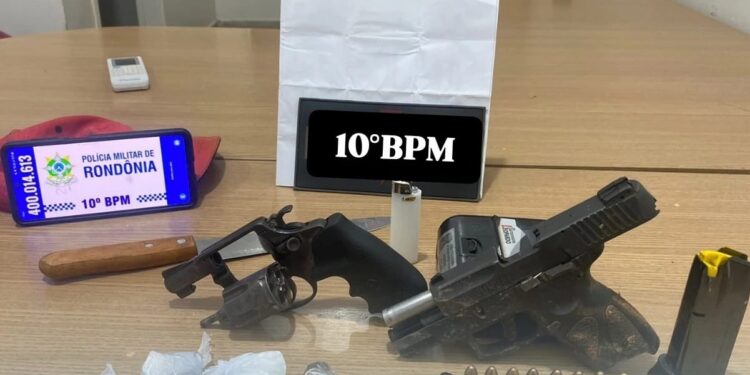 POLÍCIA MILITAR PRENDE TRÊS INDIVÍDUOS, APREENDE DUAS ARMAS E DROGAS