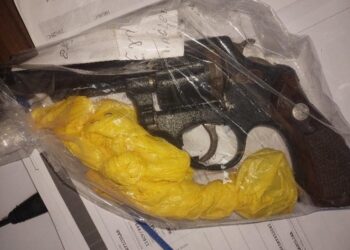 Polícias Militar e Civil cumprem mandado em Cerejeiras e prende dois por porte ilegal de arma e tráfico de drogas