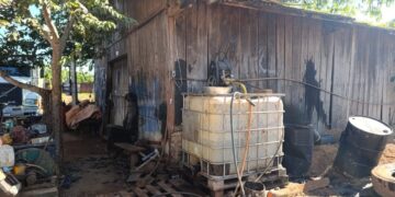 DEPÓSITO CLANDESTINO DE COMBUSTÍVEL É INTERDITADO EM GUAJARÁ-MIRIM DURANTE OPERAÇÃO PROTETOR DAS DIVISAS
