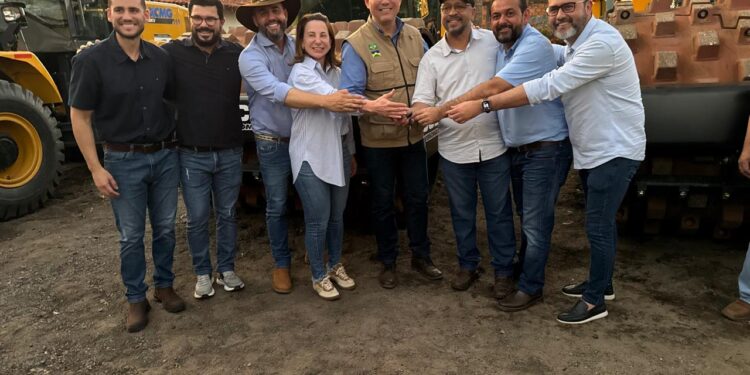 Laerte Gomes acompanha ação do Governo na entrega de maquinários e implementos agrícolas para 21 prefeituras e 19 associações rurais