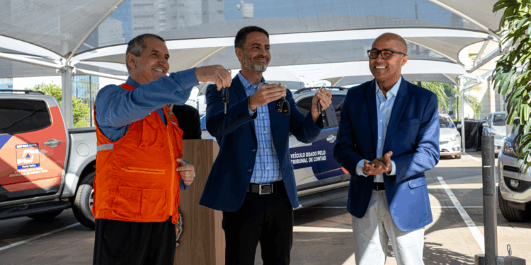 TCE-RO doa 4 caminhos à Defesa Civil para atender distritos de Porto Velho