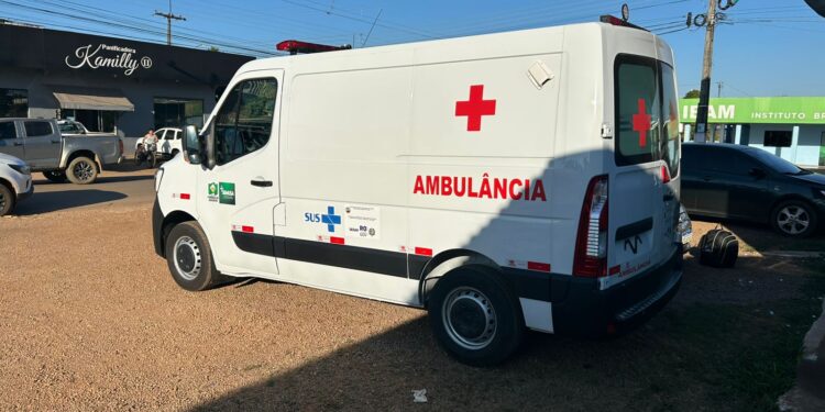 Ambulância chega a Candeias do Jamari com recurso destinado por Cláudia de Jesus