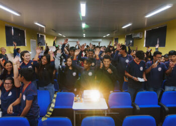 Cinema de animação transforma a Escola Prof. Salomão Silva, em Nova Mamoré (RO), durante o FICAR