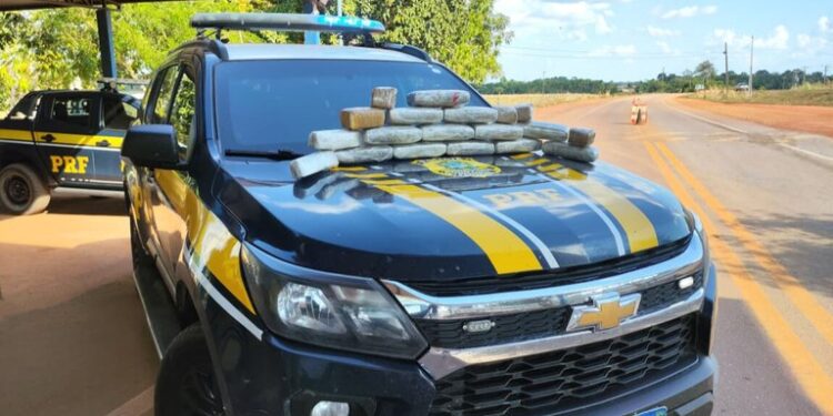 PRF em Rondônia apreende quase 14 kg de maconha com apoio do BPFRON