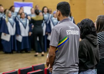 Alero comemora dia do estagiário com palestra de Luiz Felipe Pondé e Fabrício Carpinejar