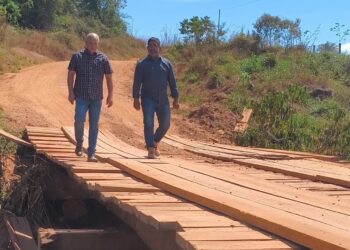 Ezequiel Neiva firma compromisso para substituição de ponte entre Chupinguaia e Corumbiara