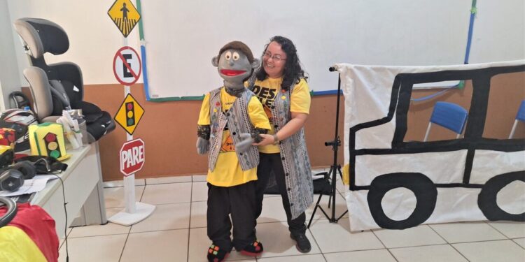 Encenação teatral é utilizada como ferramenta educativa de trânsito no projeto Agente Mirim