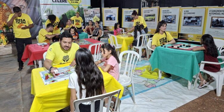 Ação de educação para o trânsito conscientiza visitantes durante Arraial Flor do Maracujá