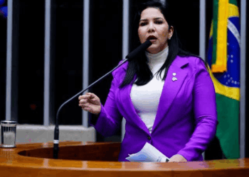 Cristiane Lopes cobra providências urgentes após cancelamento de 12 voos da Azul em Rondônia